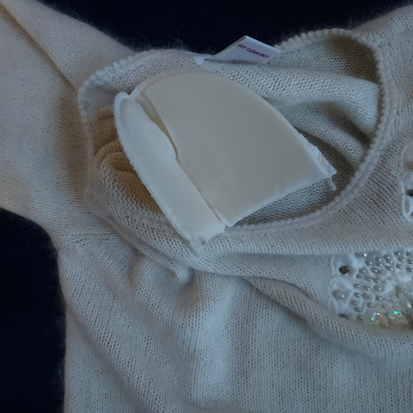 Vintage Ladies Shapely Knits Ivory Beaded Applique Angora/Silk Blend Sweater Med - Picture 9 of 10